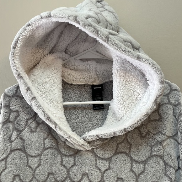✅Mickey Mouse Gray Faux Fur Hoodie Disney Long sleeve Pullover Tunic Women’s M - Picture 12 of 13